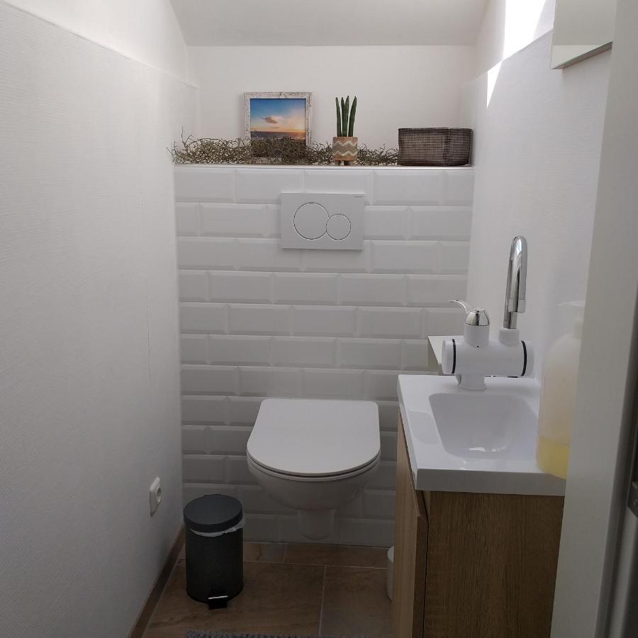 Friesenauster - Grosse Ferienwohnung Fuer Bis Zu 6 Personen Jever Exterior photo
