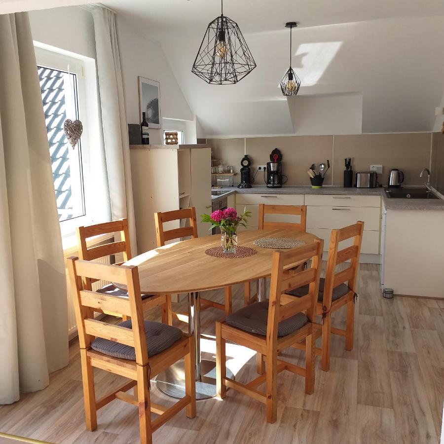 Friesenauster - Grosse Ferienwohnung Fuer Bis Zu 6 Personen Jever Exterior photo